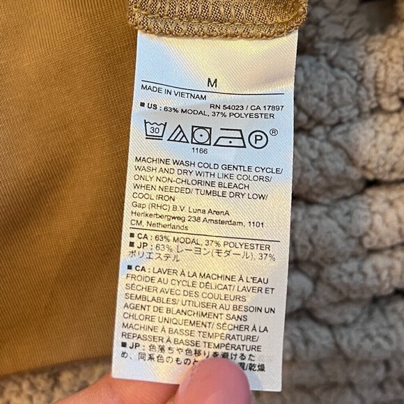 2 Banana Republic Bat Wing Sleeved Tops Black & Carmel Size Medium (NWT) - Picture 11 of 16